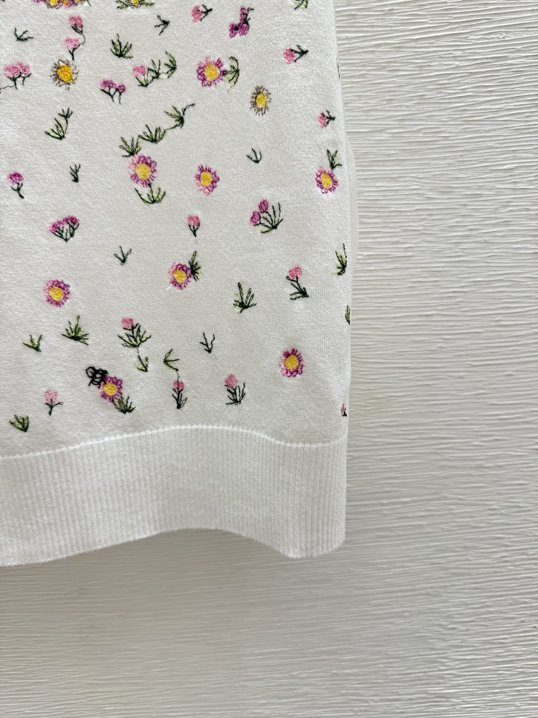 🆕D家🆕 春夏新款 撞色花卉圆领针织短袖颜色：白色 粉色 蓝色尺码：36.38.40