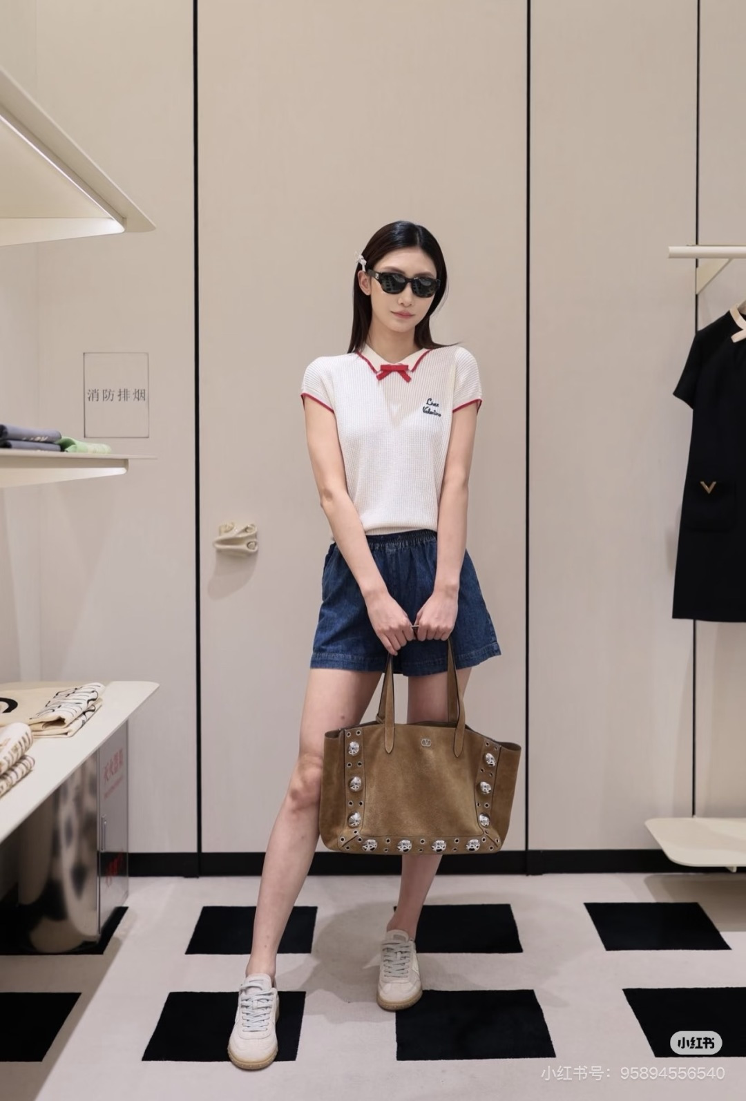 🆕VA家🆕 春夏新款 撞色翻领镂空针织短袖颜色：红色 宝蓝尺码：36.38.40