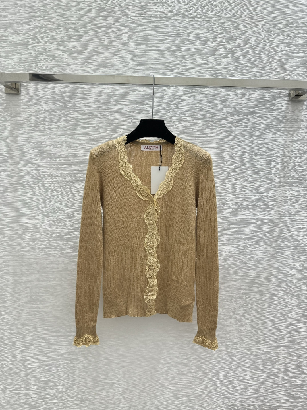 🆕VA家🆕 春夏新款 纯色蕾丝V领针织长袖开衫颜色：卡其 黑色尺码：36.38.40