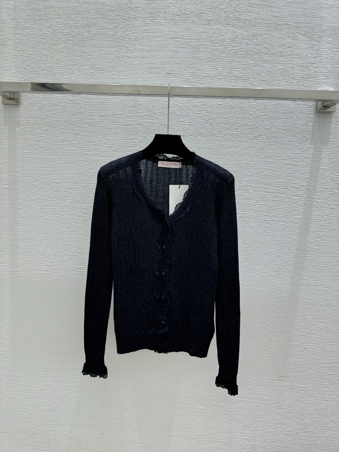 🆕VA家🆕 春夏新款 纯色蕾丝V领针织长袖开衫颜色：卡其 黑色尺码：36.38.40