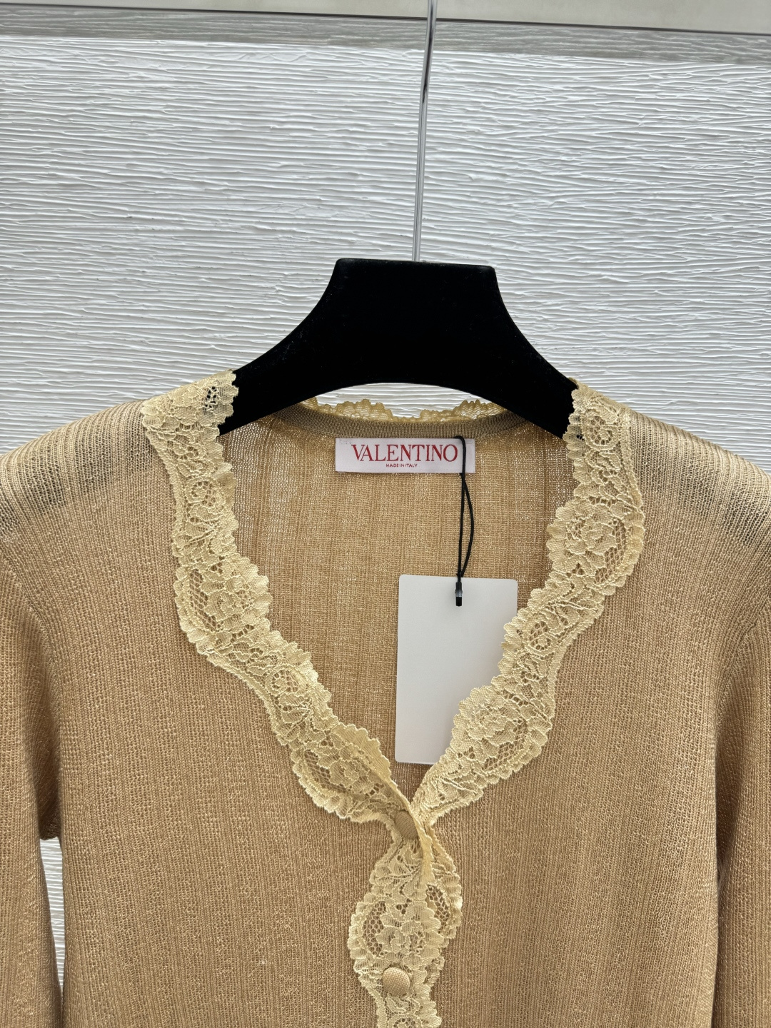 🆕VA家🆕 春夏新款 纯色蕾丝V领针织长袖开衫颜色：卡其 黑色尺码：36.38.40