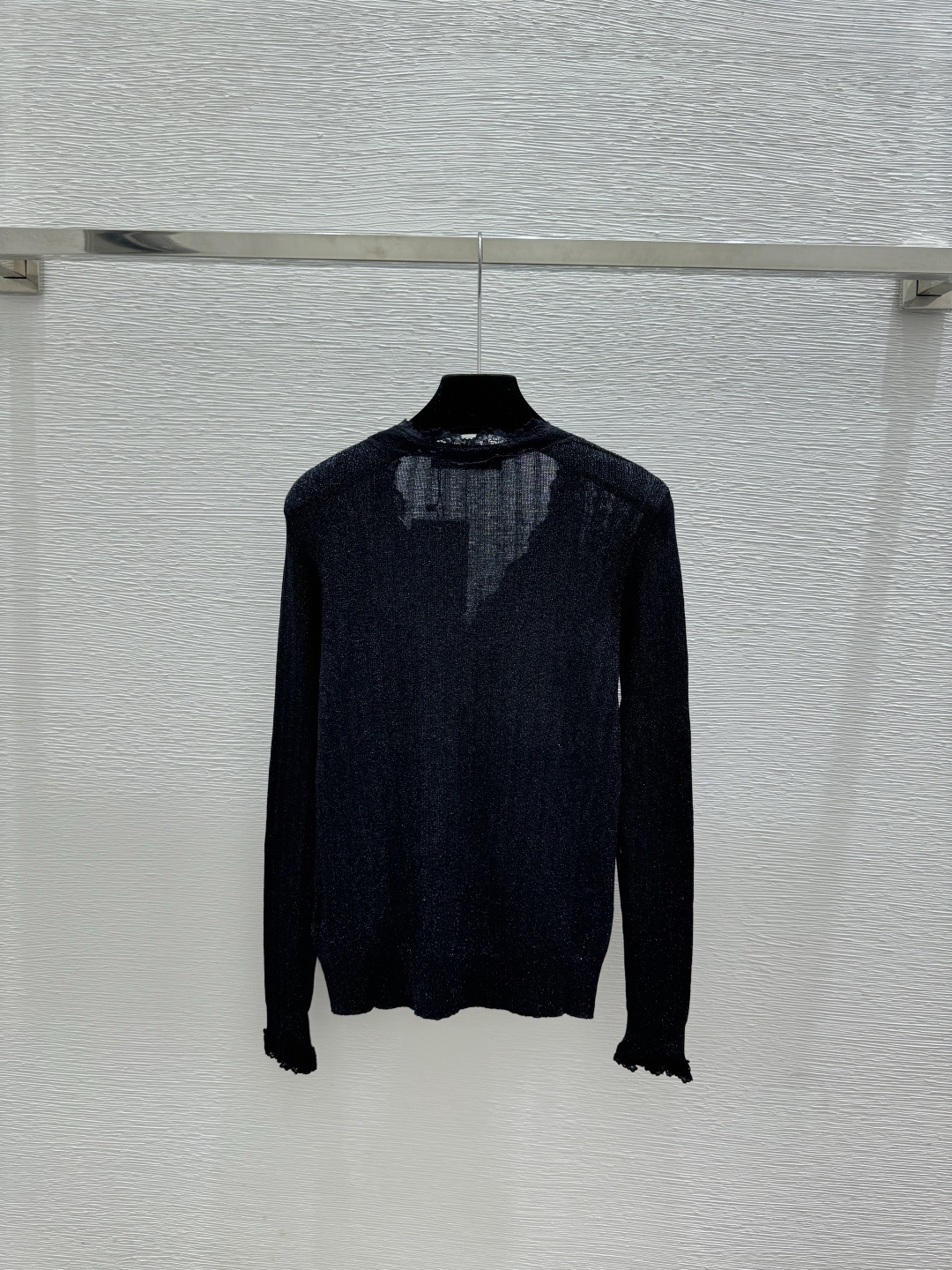 🆕VA家🆕 春夏新款 纯色蕾丝V领针织长袖开衫颜色：卡其 黑色尺码：36.38.40