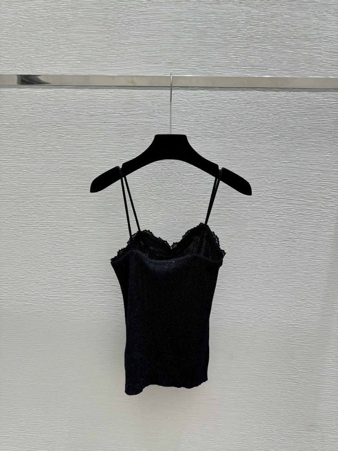 🆕VA家🆕 春夏新款 纯色蕾丝针织吊带颜色：卡其 黑色尺码：36.38.40