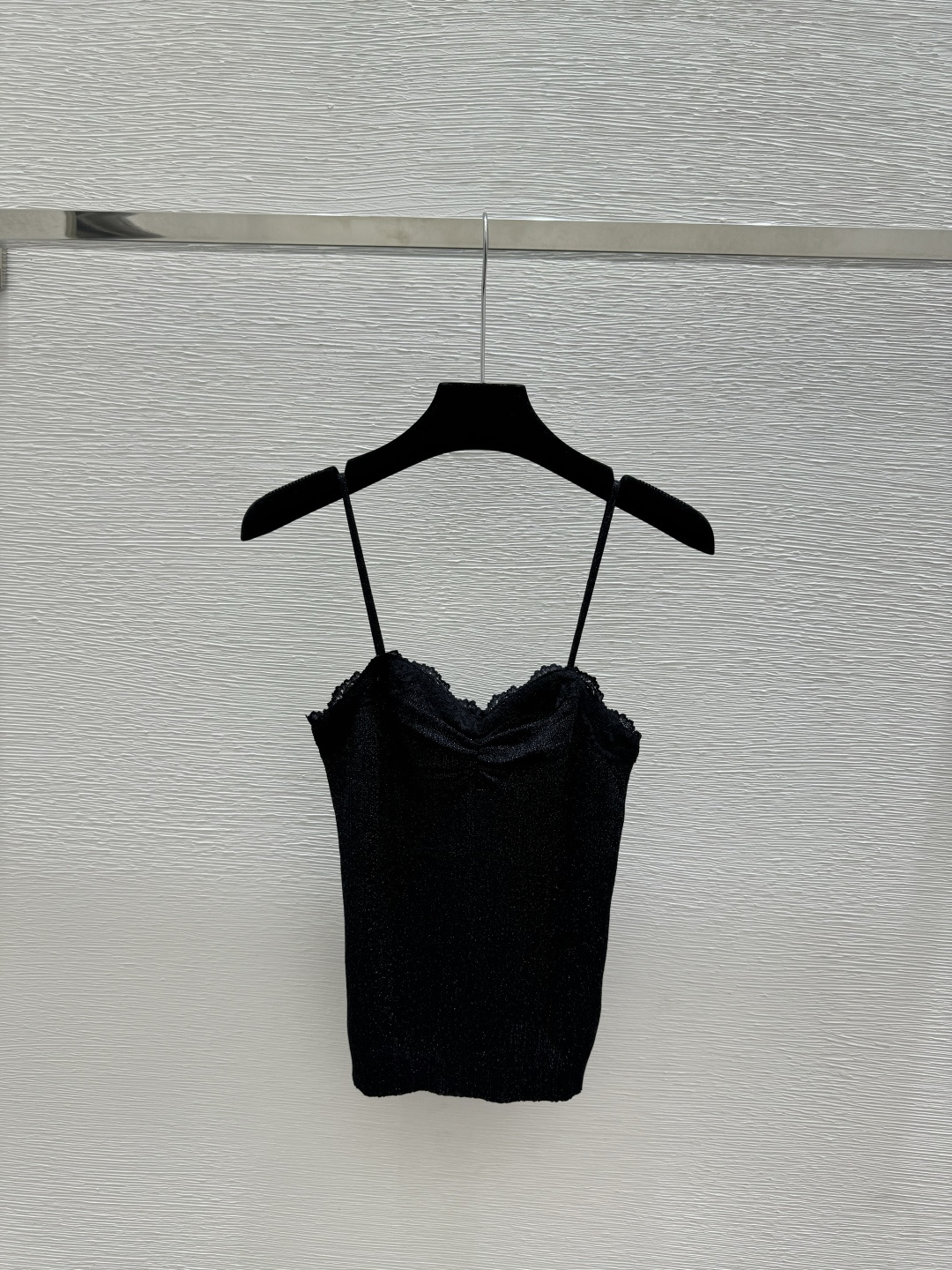 🆕VA家🆕 春夏新款 纯色蕾丝针织吊带颜色：卡其 黑色尺码：36.38.40