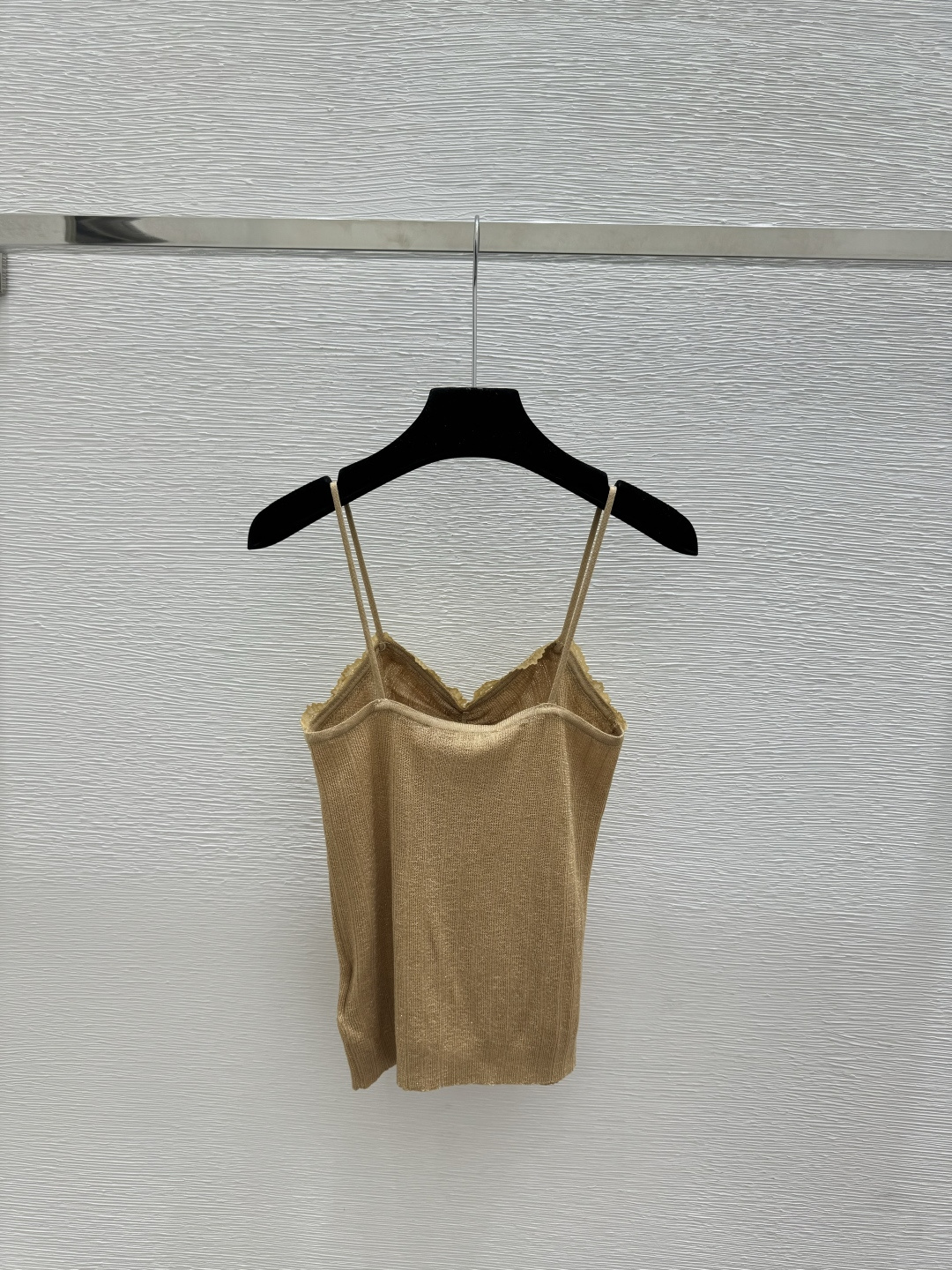 🆕VA家🆕 春夏新款 纯色蕾丝针织吊带颜色：卡其 黑色尺码：36.38.40