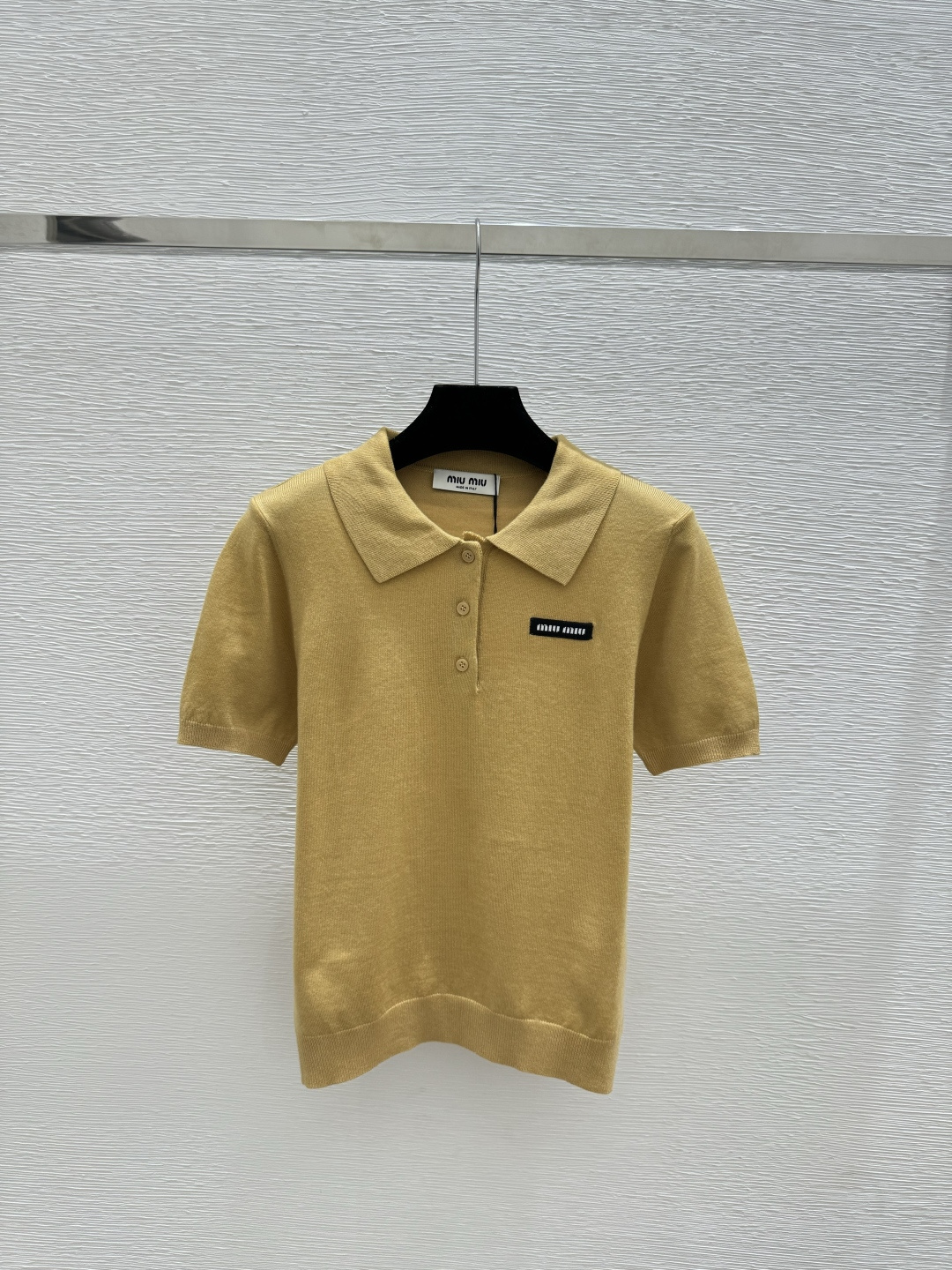 🆕M家🆕 春夏新款 纯色简约翻领针织短袖颜色：卡其 灰色尺码：36.38.40