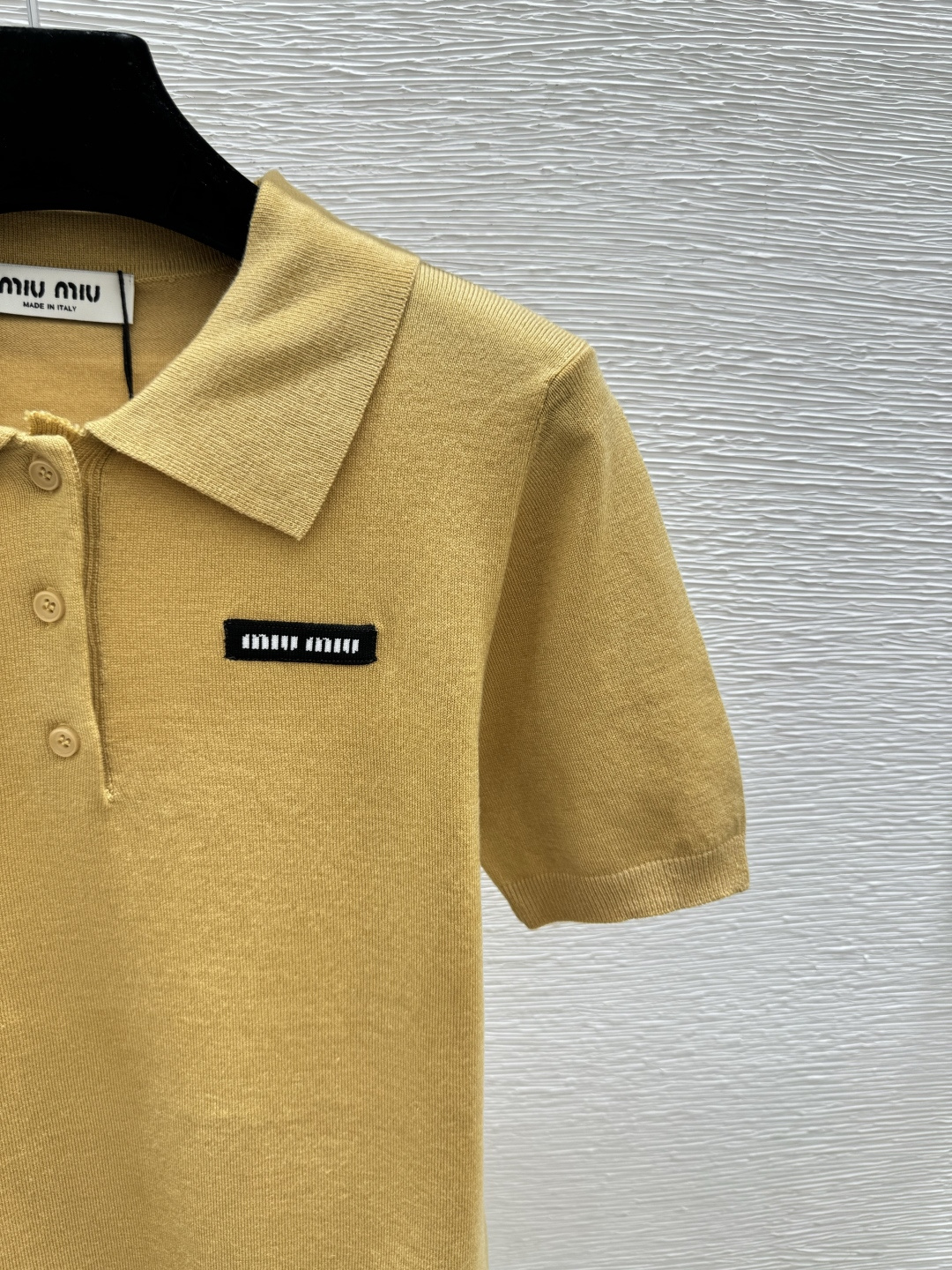 🆕M家🆕 春夏新款 纯色简约翻领针织短袖颜色：卡其 灰色尺码：36.38.40