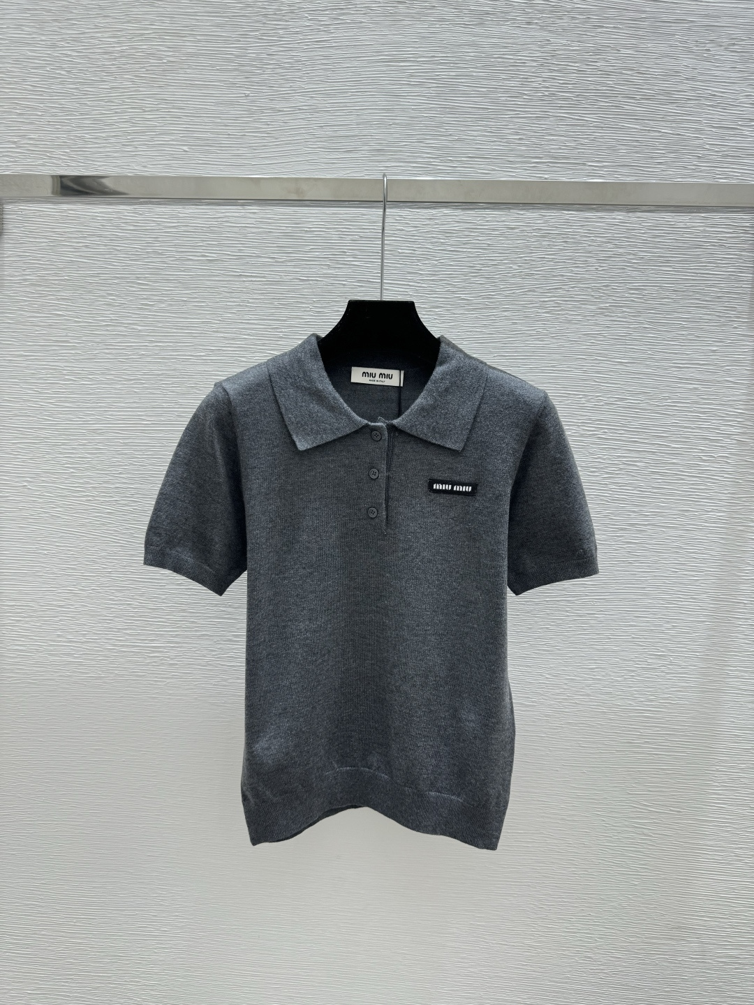 🆕M家🆕 春夏新款 纯色简约翻领针织短袖颜色：卡其 灰色尺码：36.38.40