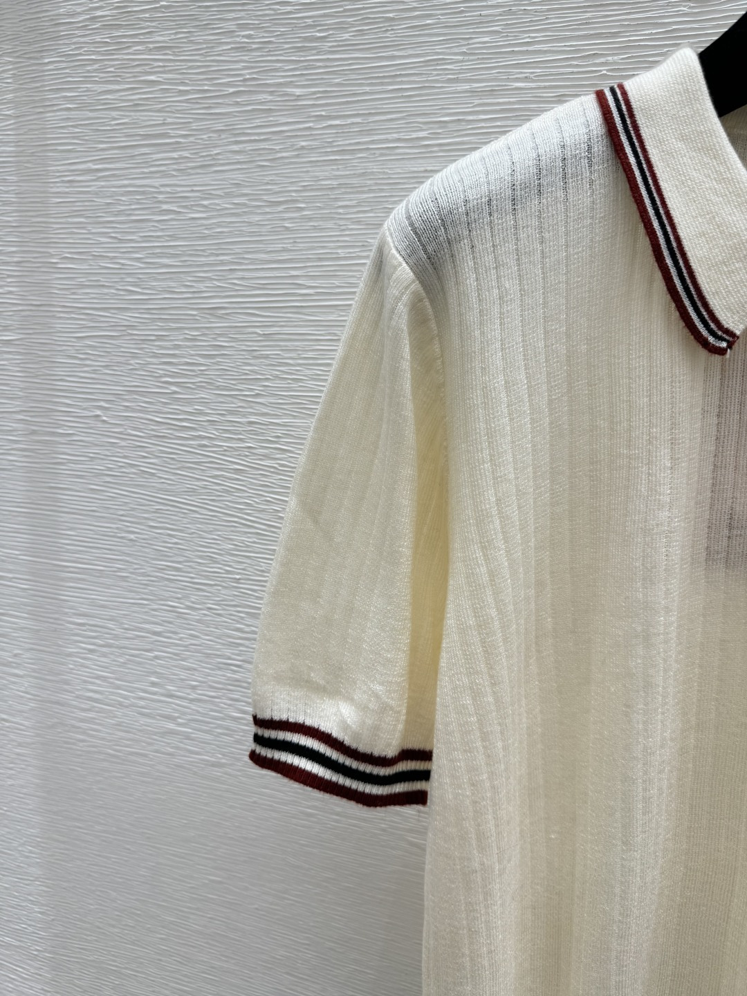 🆕M家🆕 春夏新款 撞色翻领简约针织短袖颜色：白色 尺码：36.38.40