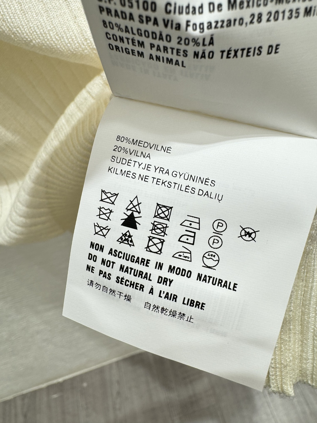 🆕M家🆕 春夏新款 撞色翻领简约针织短袖颜色：白色 尺码：36.38.40