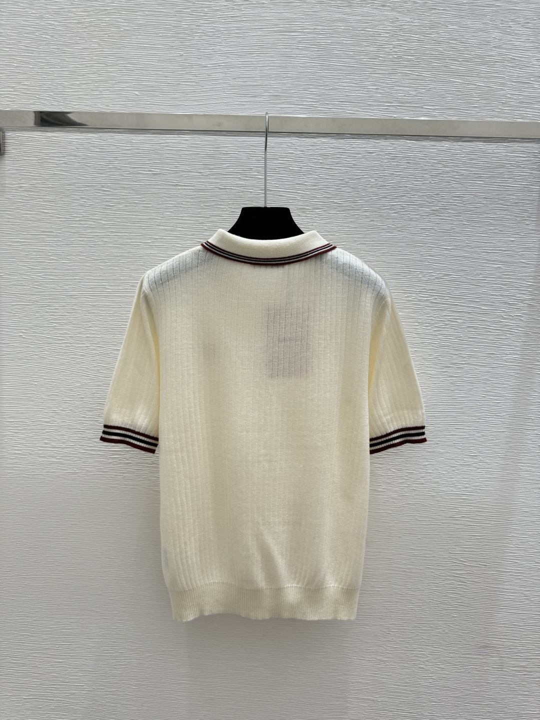 🆕M家🆕 春夏新款 撞色翻领简约针织短袖颜色：白色 尺码：36.38.40