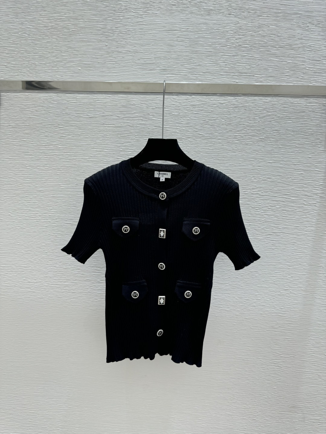 🆕CH家🆕 春夏新款 纯色简约圆领针织短袖开衫颜色：白色 黑色尺码：36.38.40