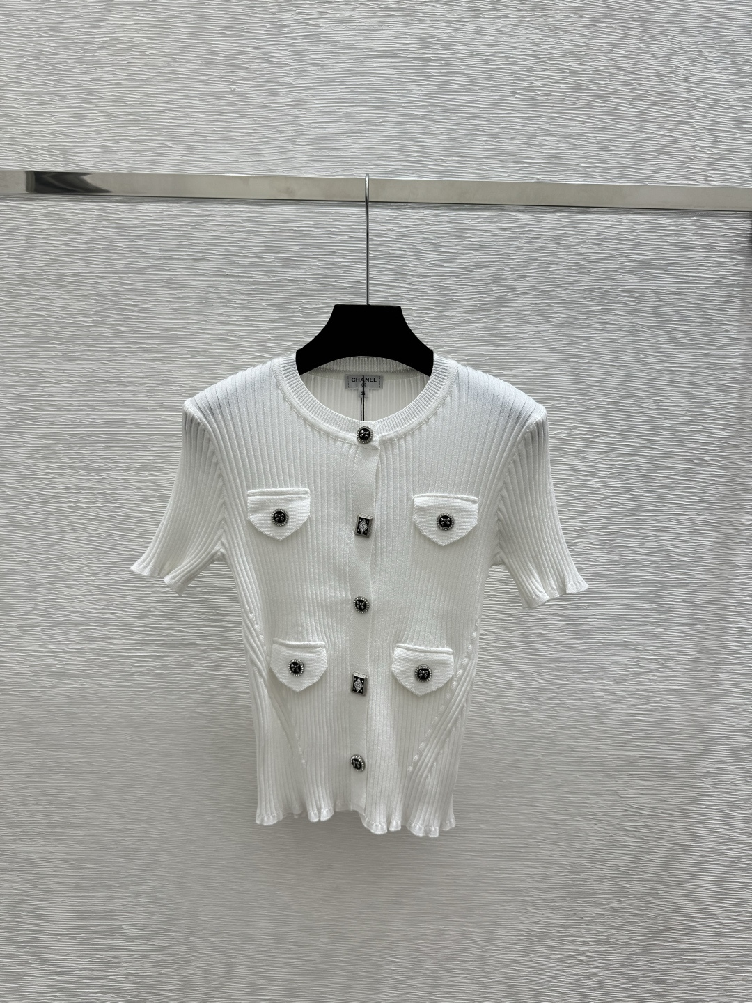 🆕CH家🆕 春夏新款 纯色简约圆领针织短袖开衫颜色：白色 黑色尺码：36.38.40