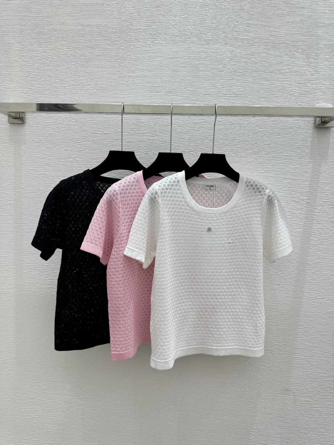 🆕CH家🆕 春夏新款 纯色简约圆领针织短袖颜色：白色 粉色 黑色尺码：36.38.40