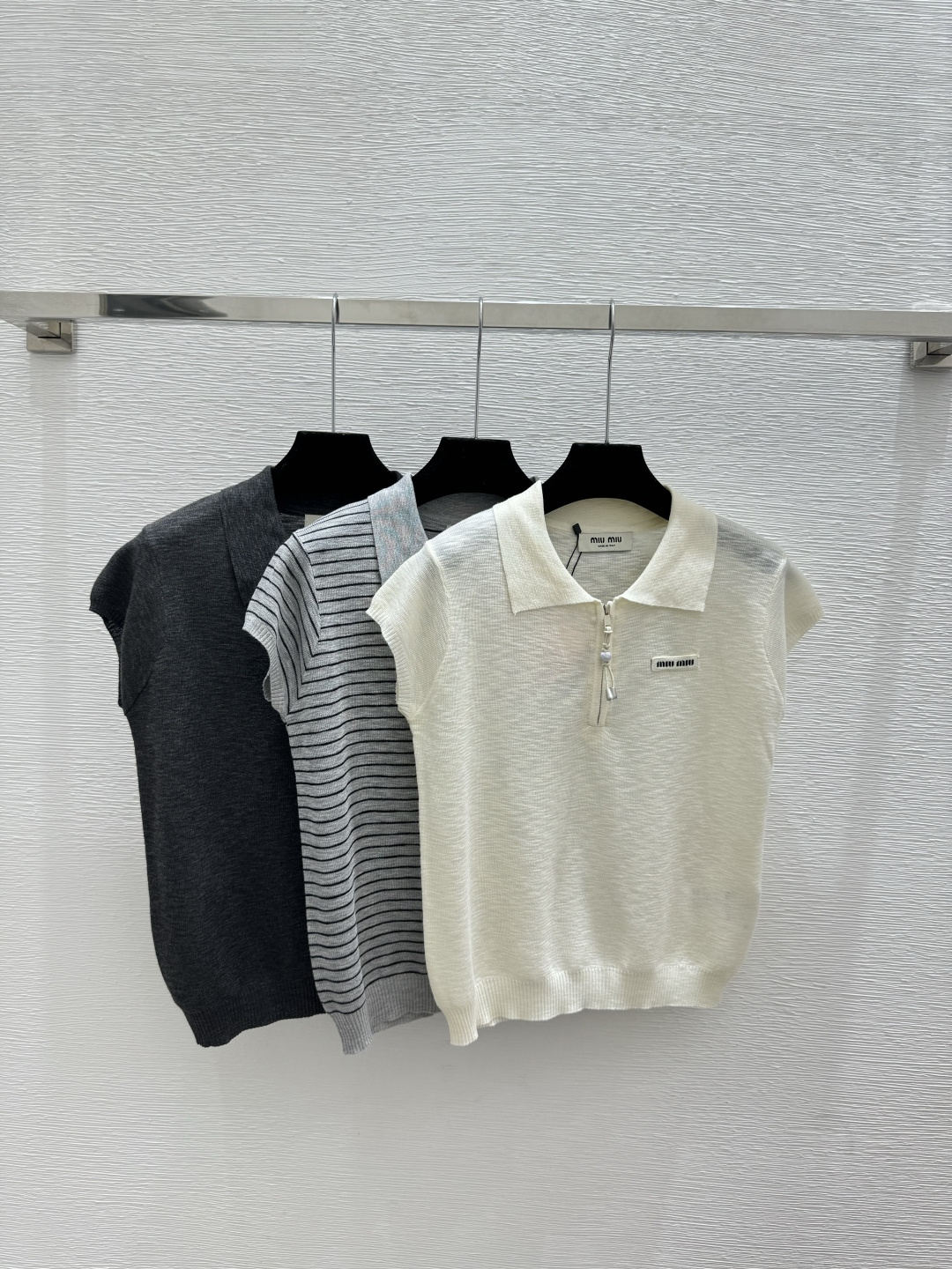 🆕M家🆕 春夏新款 纯色翻领针织短袖颜色：白色 浅灰 深灰尺码：36.38.40