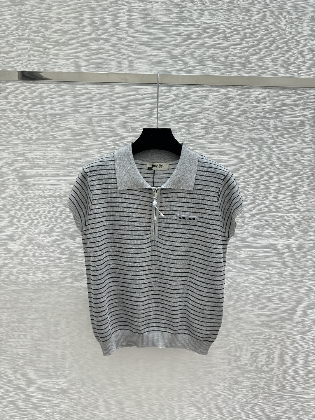 🆕M家🆕 春夏新款 纯色翻领针织短袖颜色：白色 浅灰 深灰尺码：36.38.40