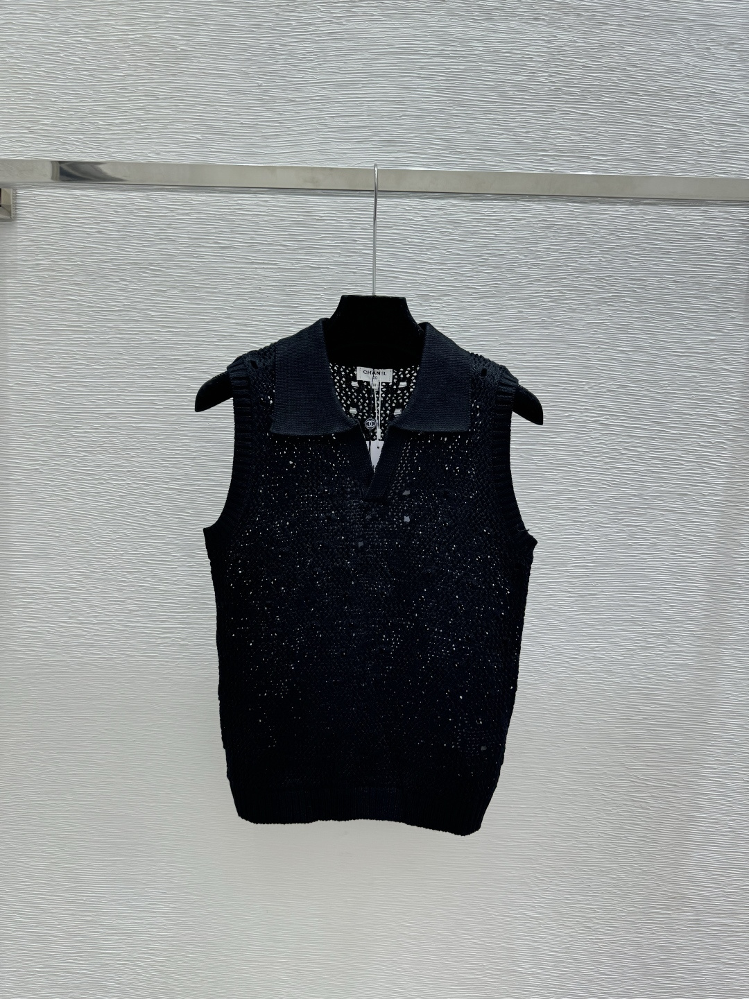 🆕D家🆕 春夏新款 纯色简约翻领针织背心颜色：白色 黑色尺码：36.38.40