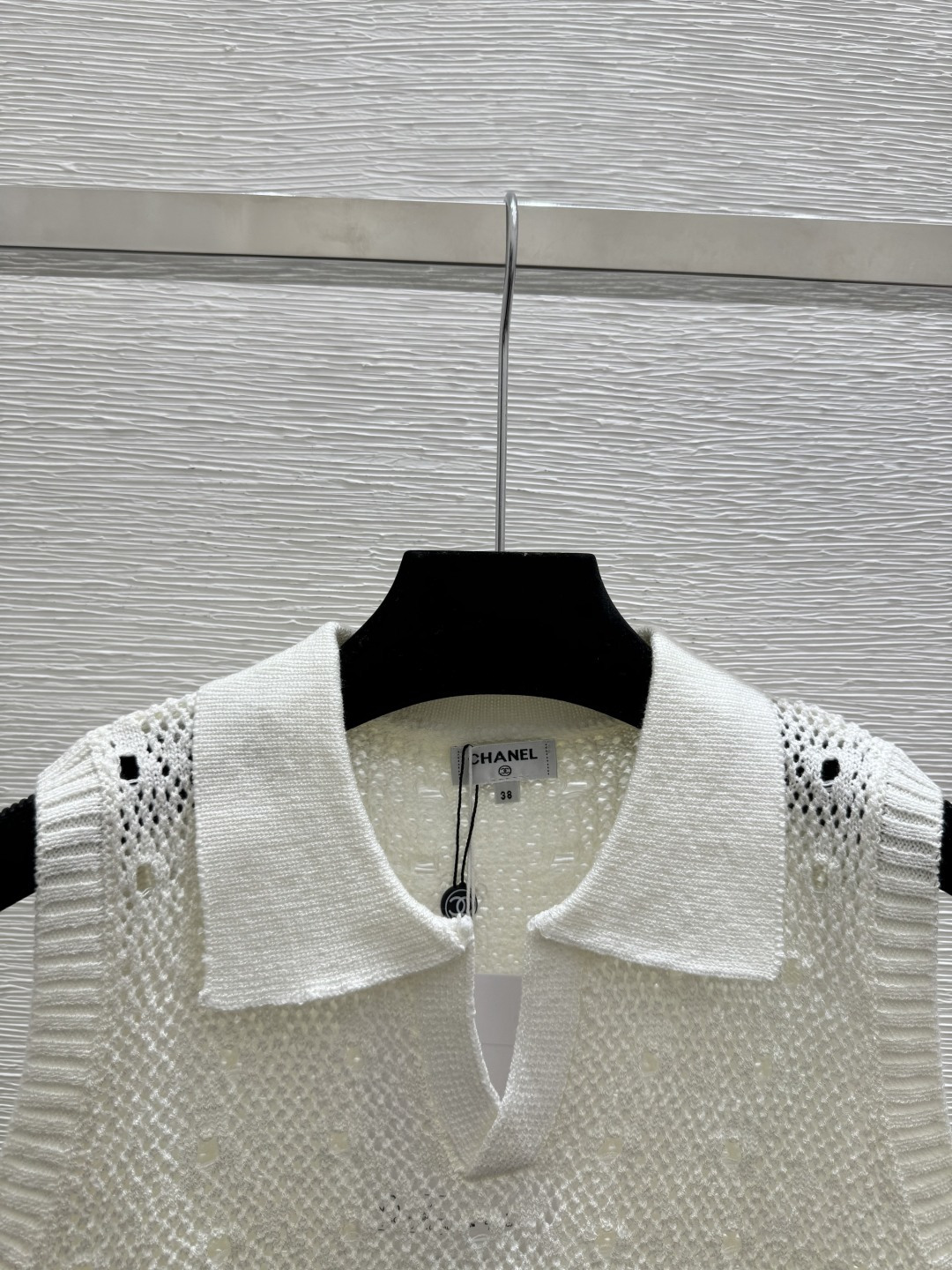 🆕D家🆕 春夏新款 纯色简约翻领针织背心颜色：白色 黑色尺码：36.38.40