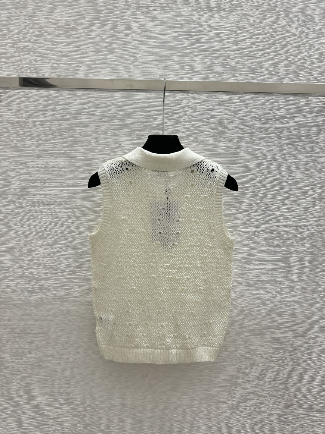 🆕D家🆕 春夏新款 纯色简约翻领针织背心颜色：白色 黑色尺码：36.38.40