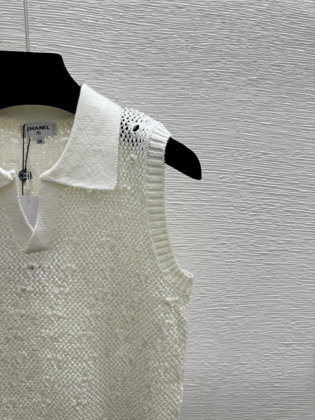 🆕D家🆕 春夏新款 纯色简约翻领针织背心颜色：白色 黑色尺码：36.38.40