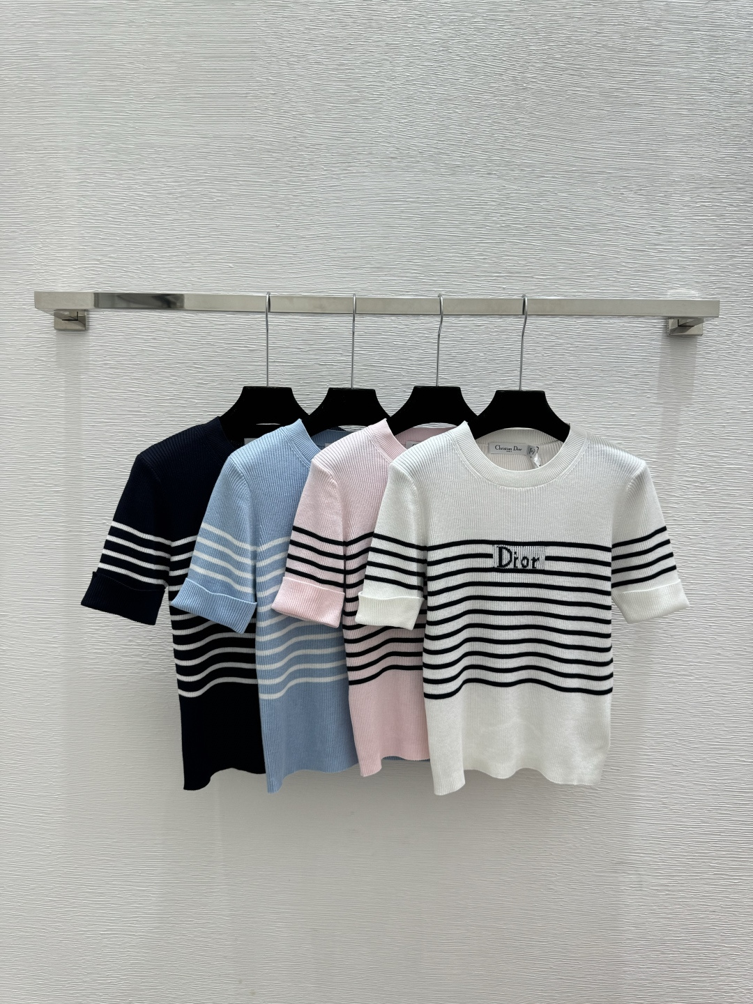 🆕D家🆕 春夏新款 撞色字母条纹圆领针织短袖颜色：白色 粉色 蓝色 宝蓝尺码：36.38.40