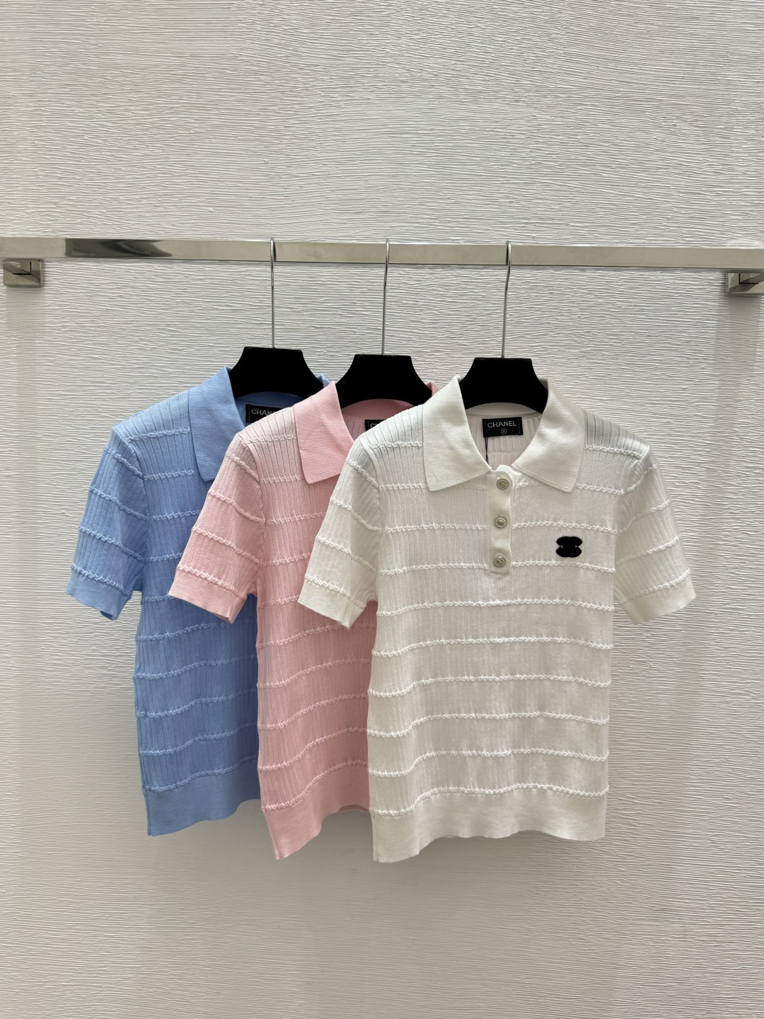 🆕CH家🆕 春夏新款 纯色简约翻领针织短袖颜色：白色 粉色 蓝色尺码：36.38.40