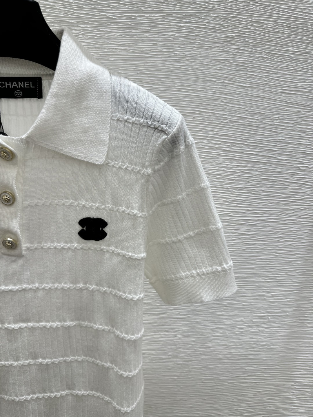 🆕CH家🆕 春夏新款 纯色简约翻领针织短袖颜色：白色 粉色 蓝色尺码：36.38.40