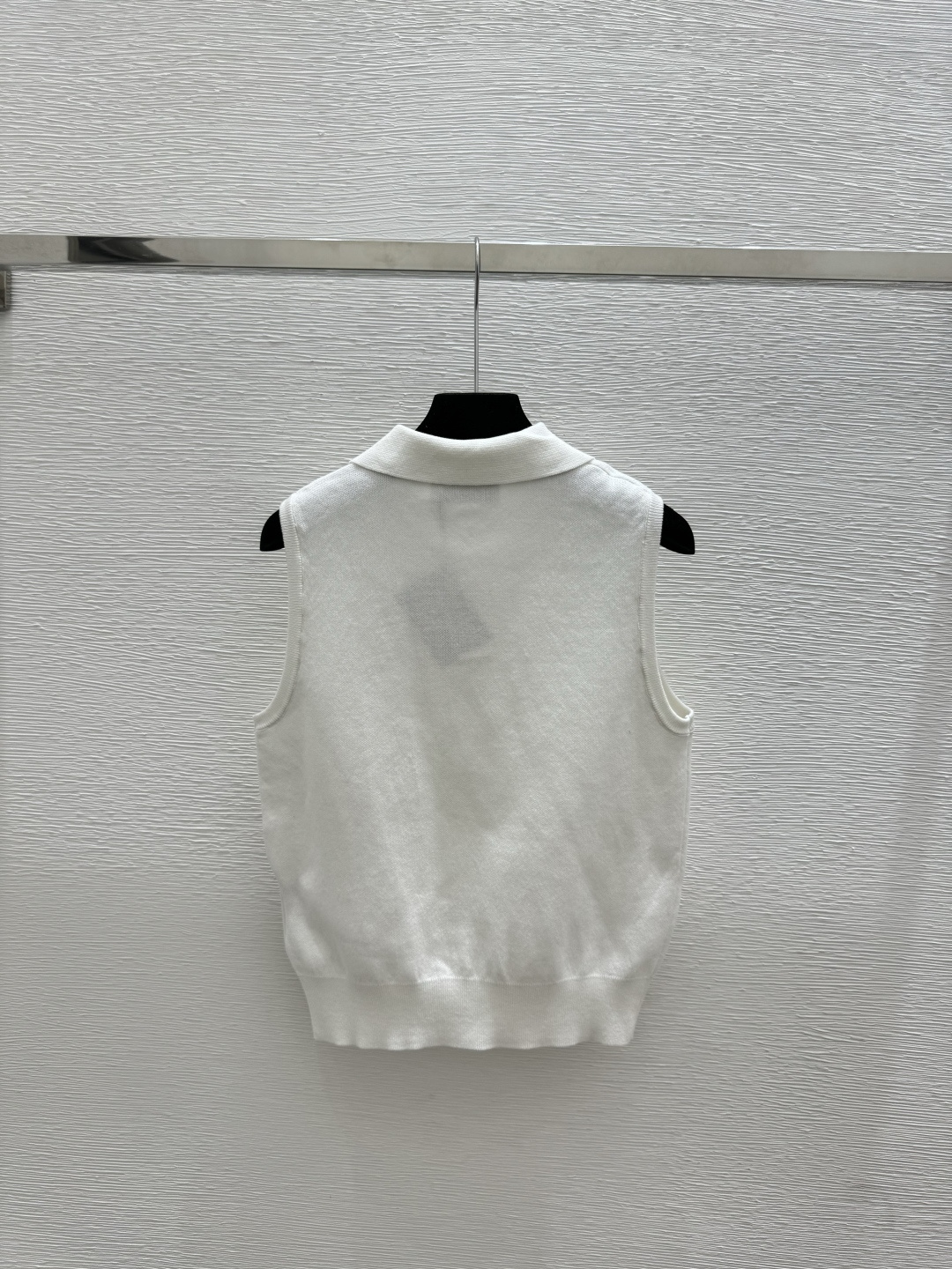 🆕M家🆕 春夏新款 纯色简约翻领针织背心颜色：白色 宝蓝尺码：36.38.40