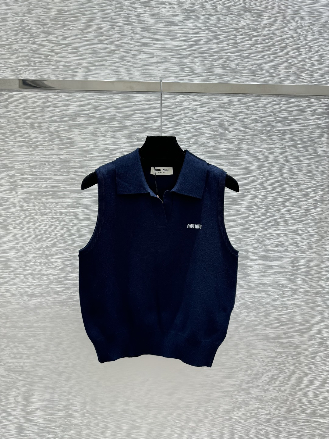 🆕M家🆕 春夏新款 纯色简约翻领针织背心颜色：白色 宝蓝尺码：36.38.40