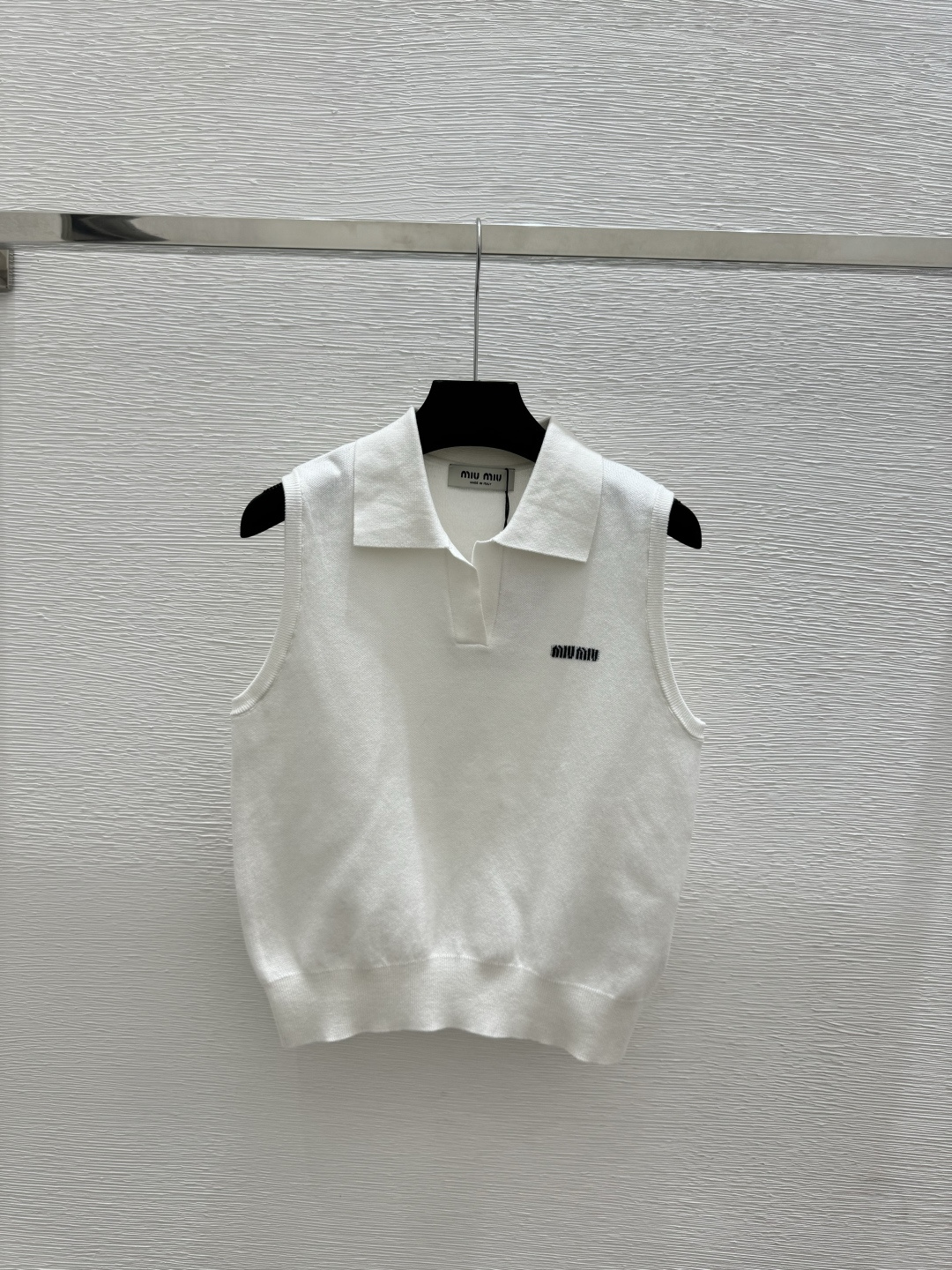 🆕M家🆕 春夏新款 纯色简约翻领针织背心颜色：白色 宝蓝尺码：36.38.40