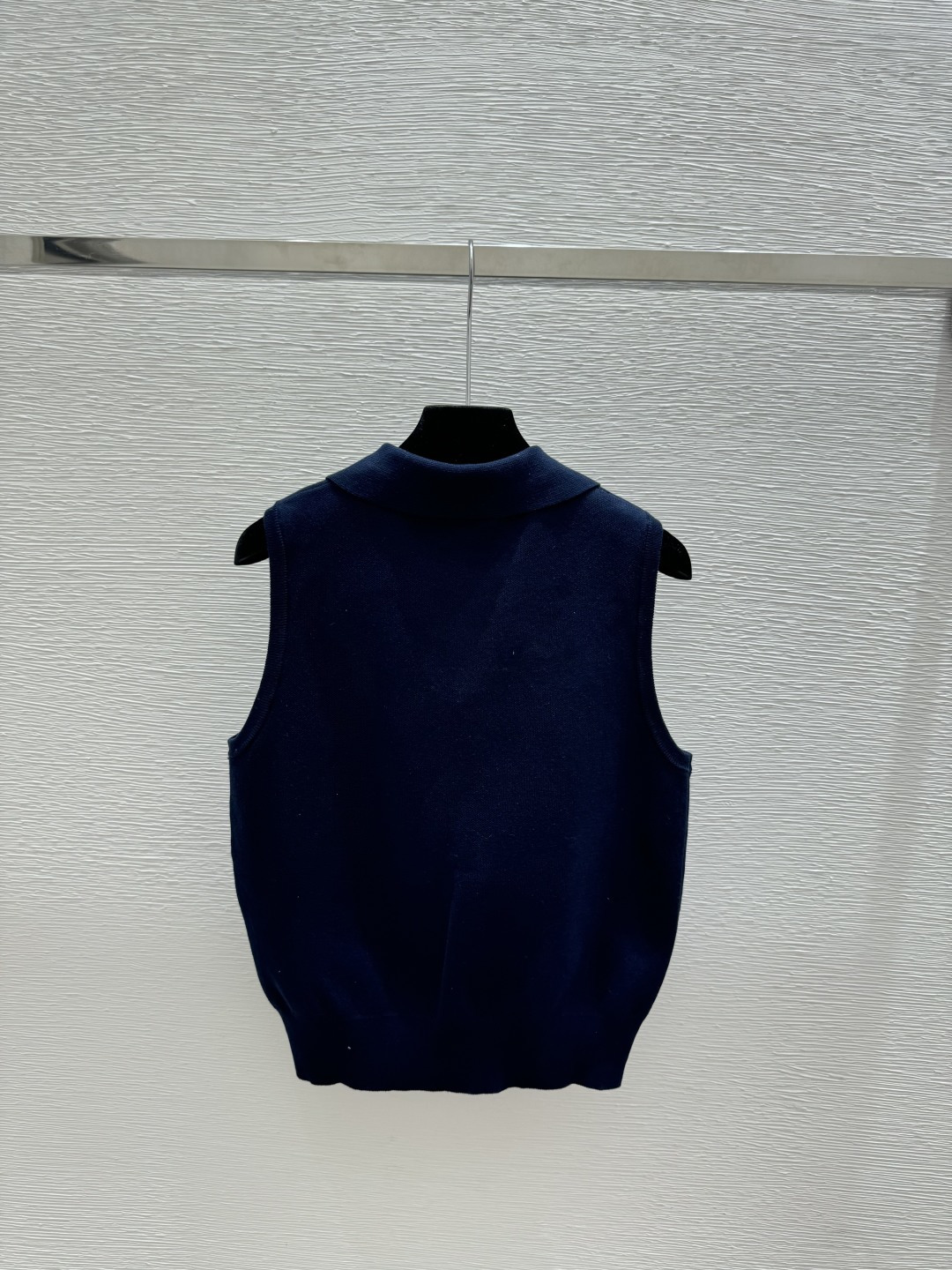 🆕M家🆕 春夏新款 纯色简约翻领针织背心颜色：白色 宝蓝尺码：36.38.40