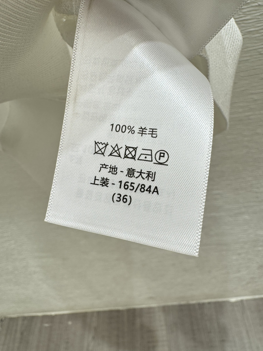 🆕D家🆕 春夏新款 纯色花卉镂空圆领针织背心颜色：白色尺码：36.38.40