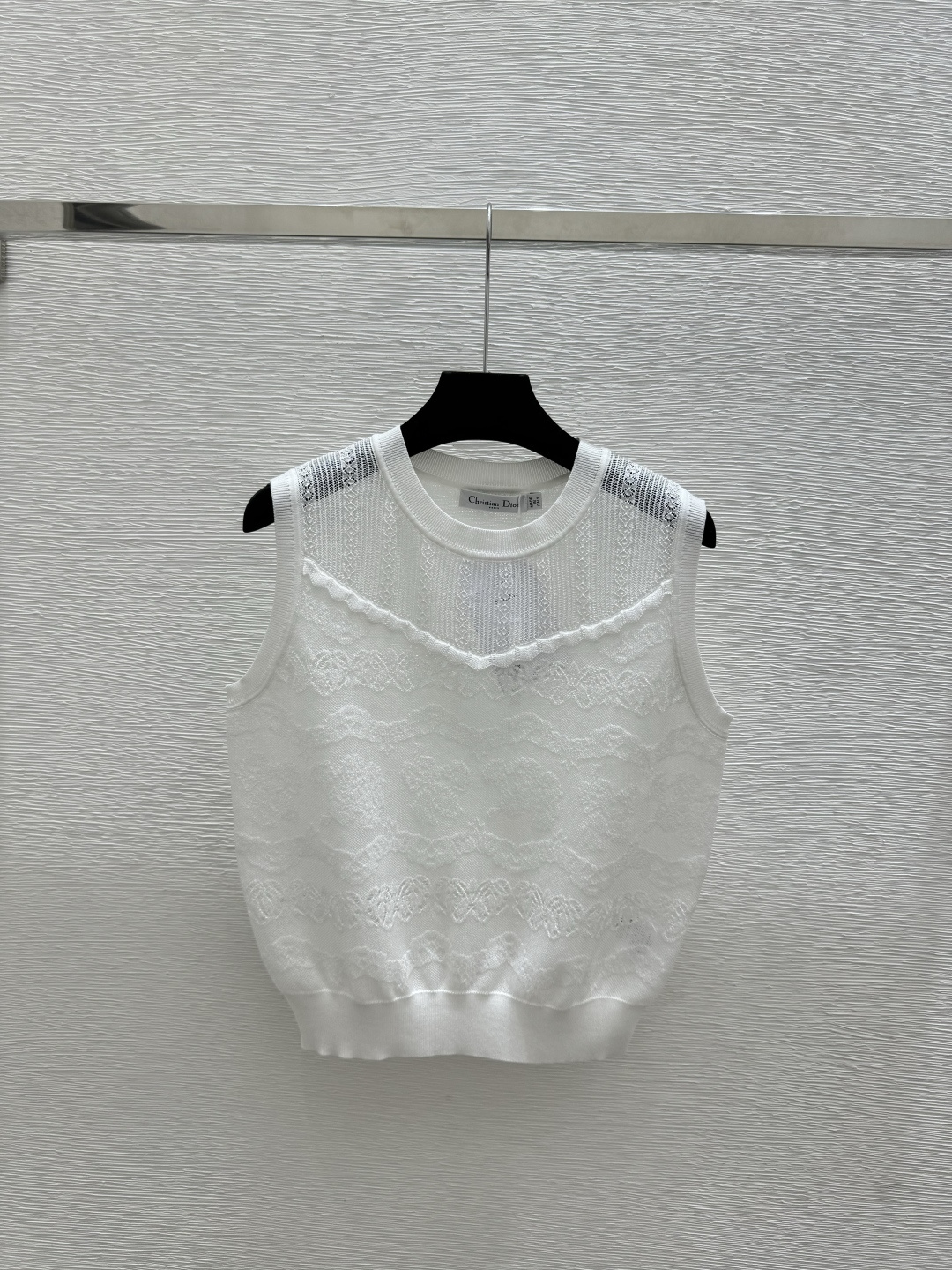 🆕D家🆕 春夏新款 纯色花卉镂空圆领针织背心颜色：白色尺码：36.38.40