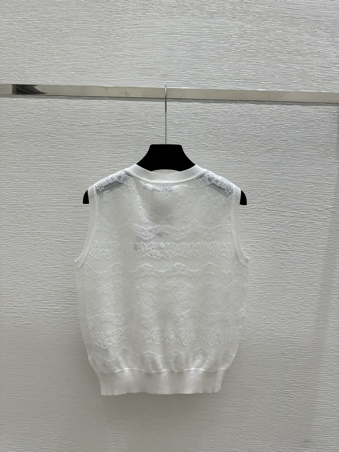🆕D家🆕 春夏新款 纯色花卉镂空圆领针织背心颜色：白色尺码：36.38.40