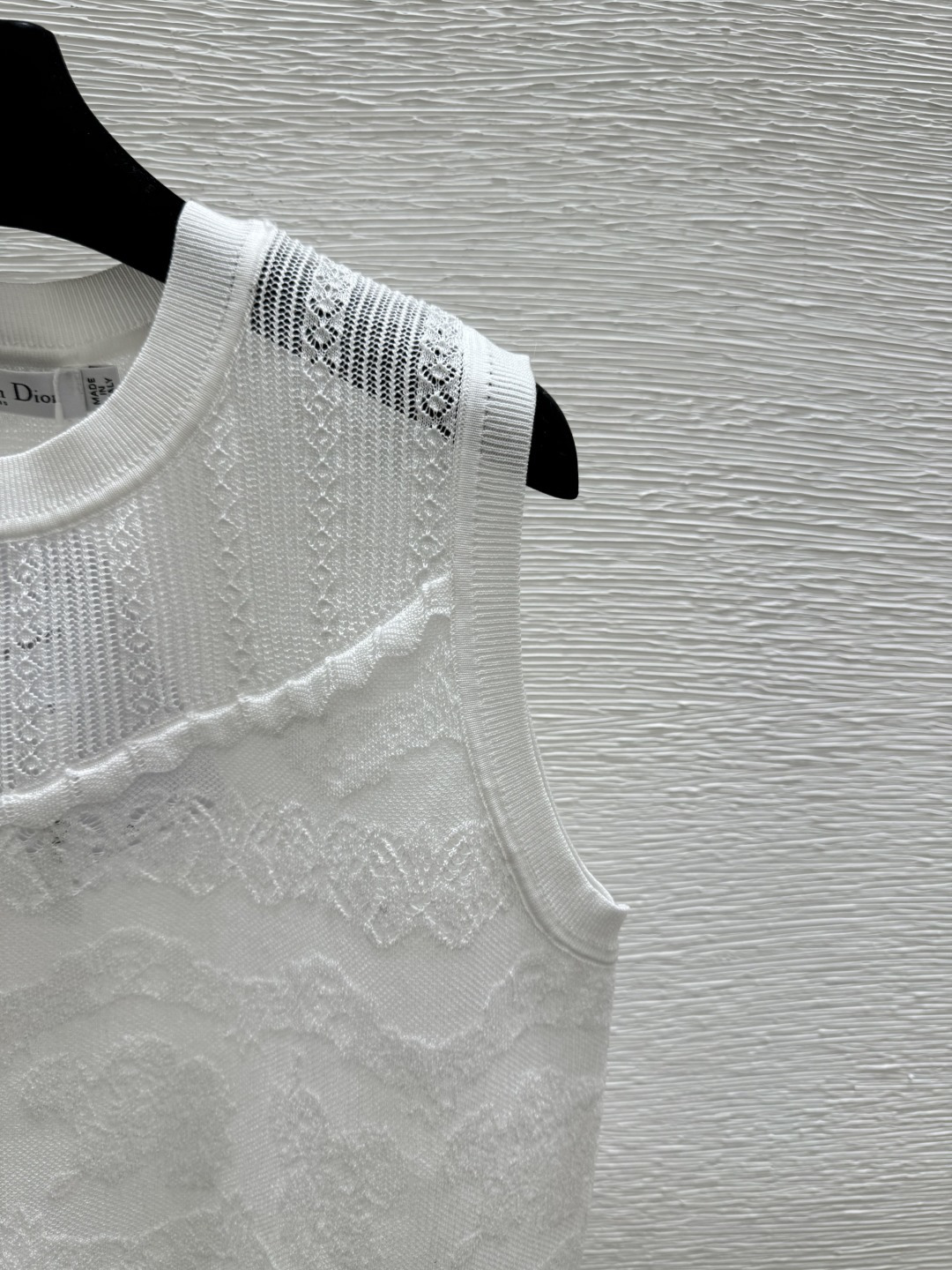🆕D家🆕 春夏新款 纯色花卉镂空圆领针织背心颜色：白色尺码：36.38.40