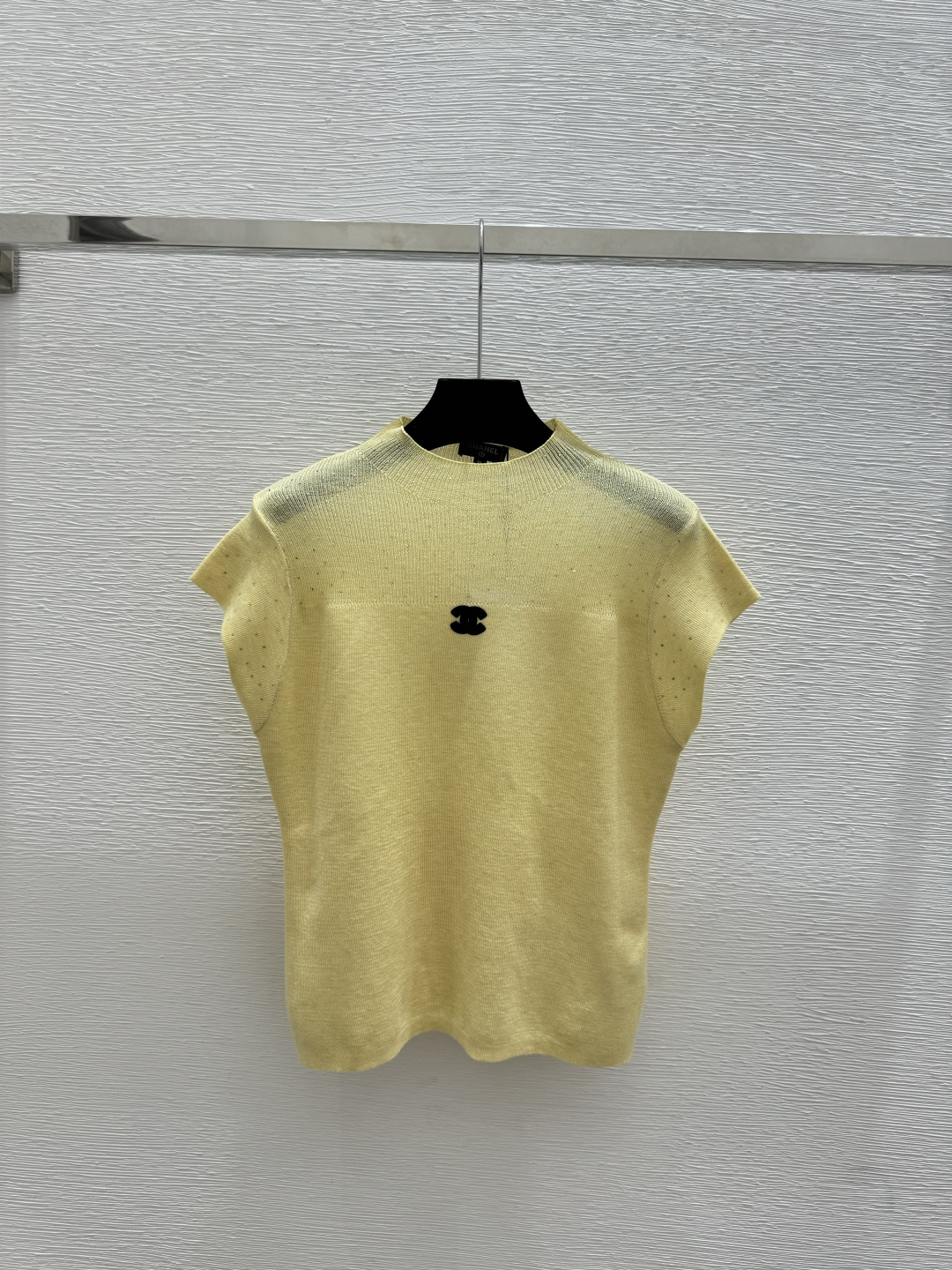 🆕CH家🆕 春夏新款 纯色烫钻简约针织短袖颜色：黄色 绿色尺码：36.38.40