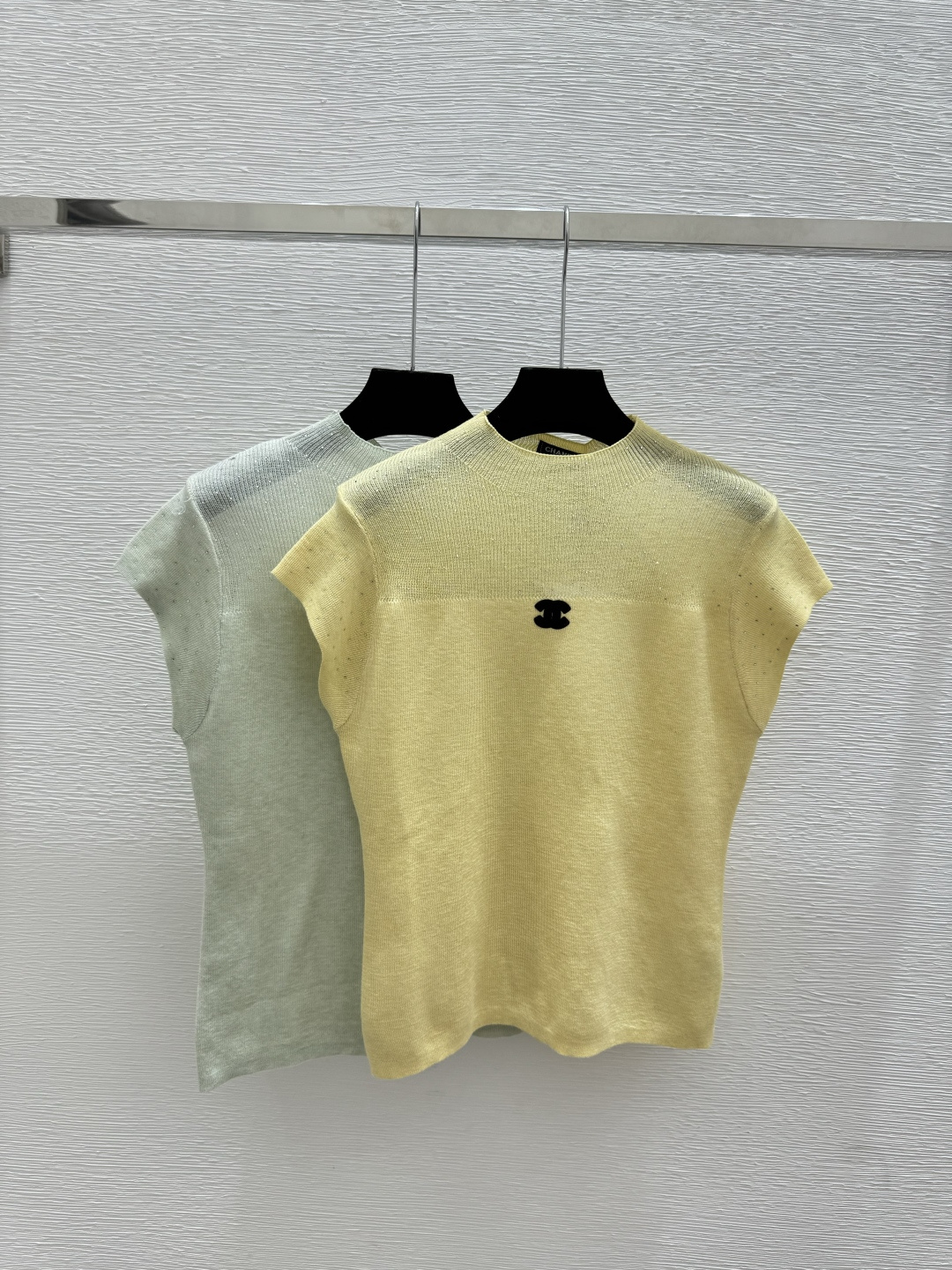🆕CH家🆕 春夏新款 纯色烫钻简约针织短袖颜色：黄色 绿色尺码：36.38.40