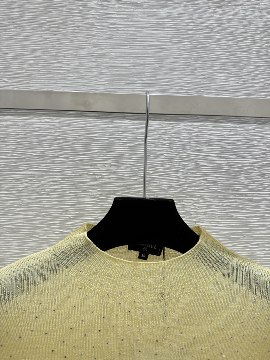🆕CH家🆕 春夏新款 纯色烫钻简约针织短袖颜色：黄色 绿色尺码：36.38.40