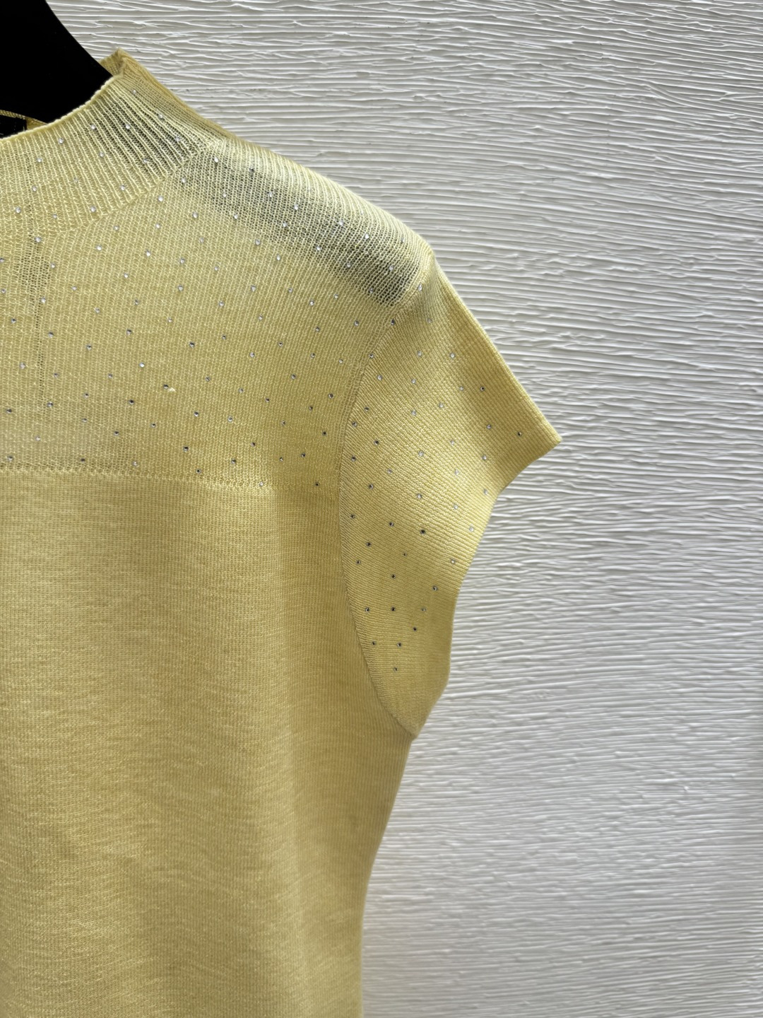 🆕CH家🆕 春夏新款 纯色烫钻简约针织短袖颜色：黄色 绿色尺码：36.38.40