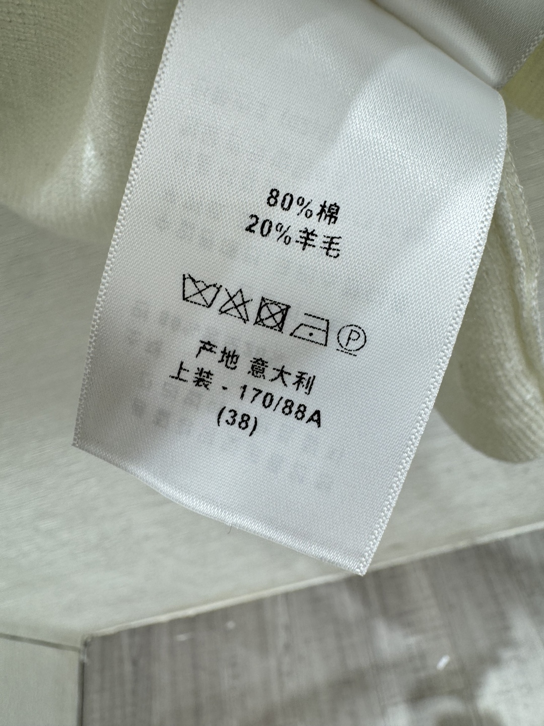 🆕D家🆕 春夏新款 撞色简约V领针织短袖颜色：白色 灰色尺码：36.38.40