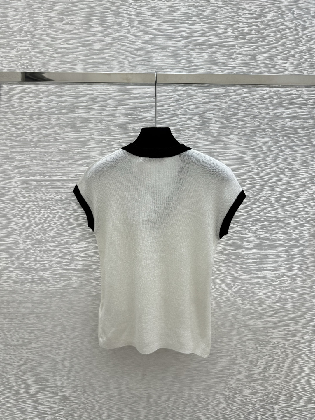 🆕D家🆕 春夏新款 撞色简约V领针织短袖颜色：白色 灰色尺码：36.38.40