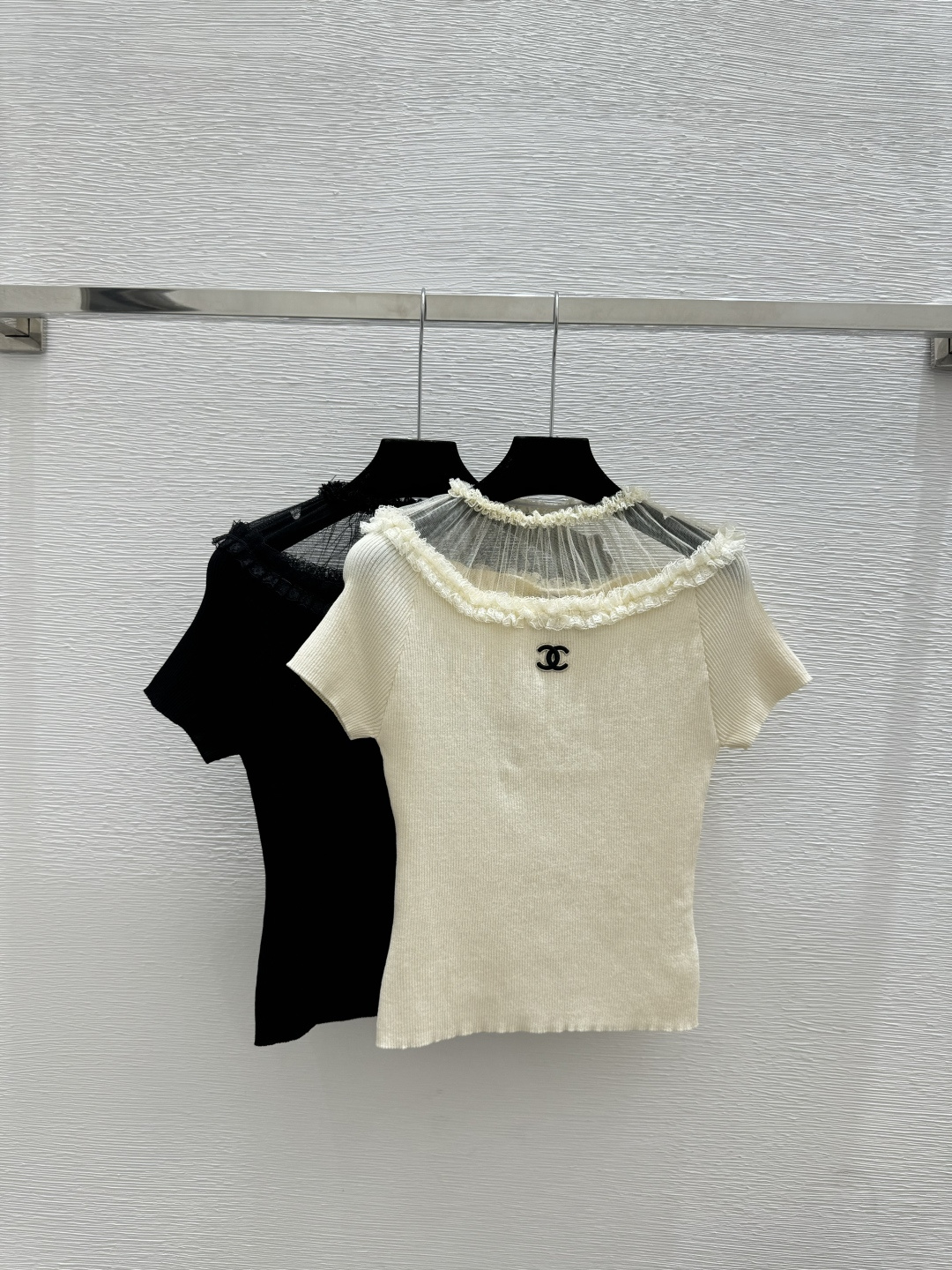 🆕CH家🆕 春夏新款 纯色蕾丝花边圆领针织短袖颜色：杏色 黑色尺码：36.38.40