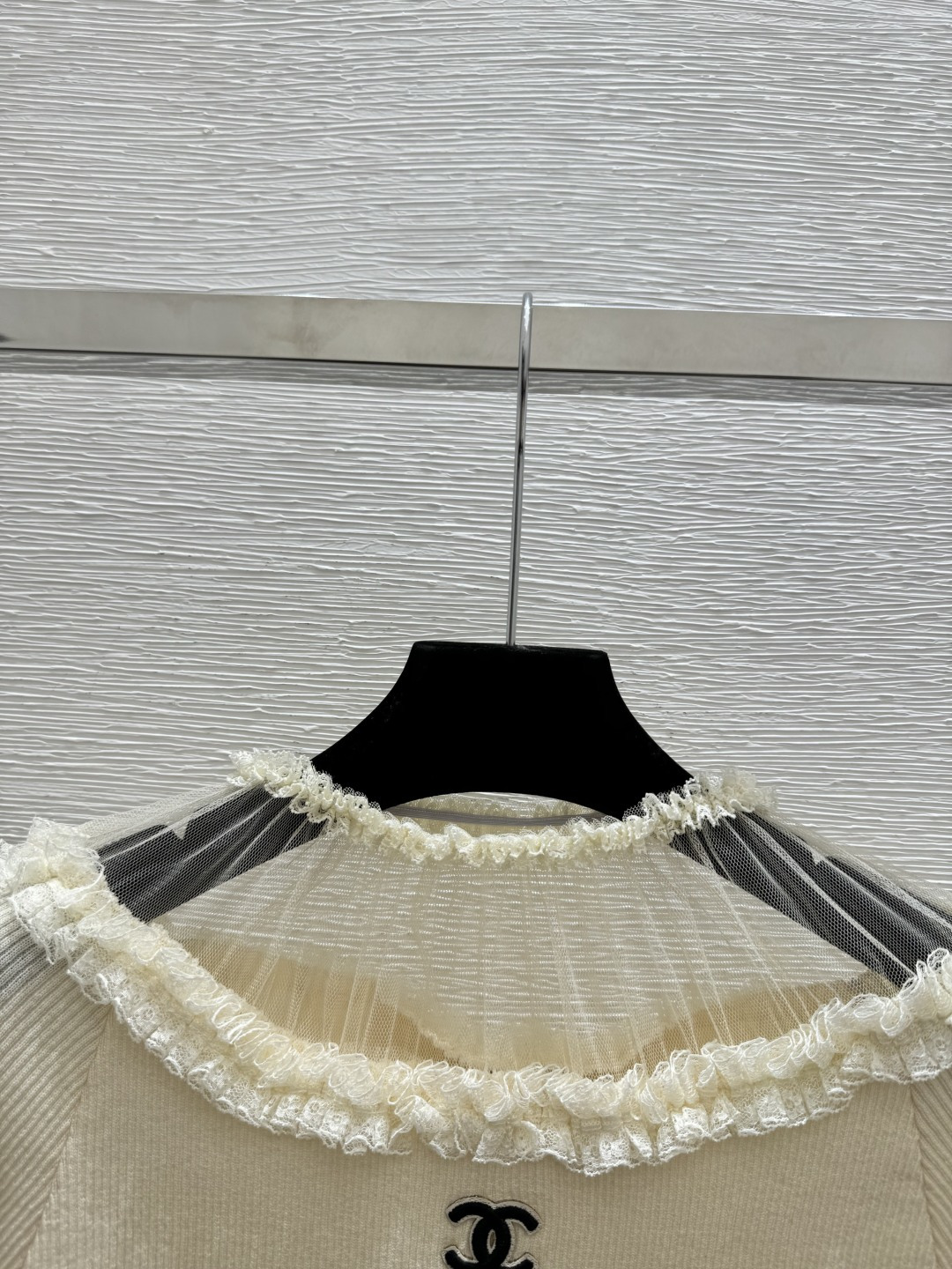 🆕CH家🆕 春夏新款 纯色蕾丝花边圆领针织短袖颜色：杏色 黑色尺码：36.38.40