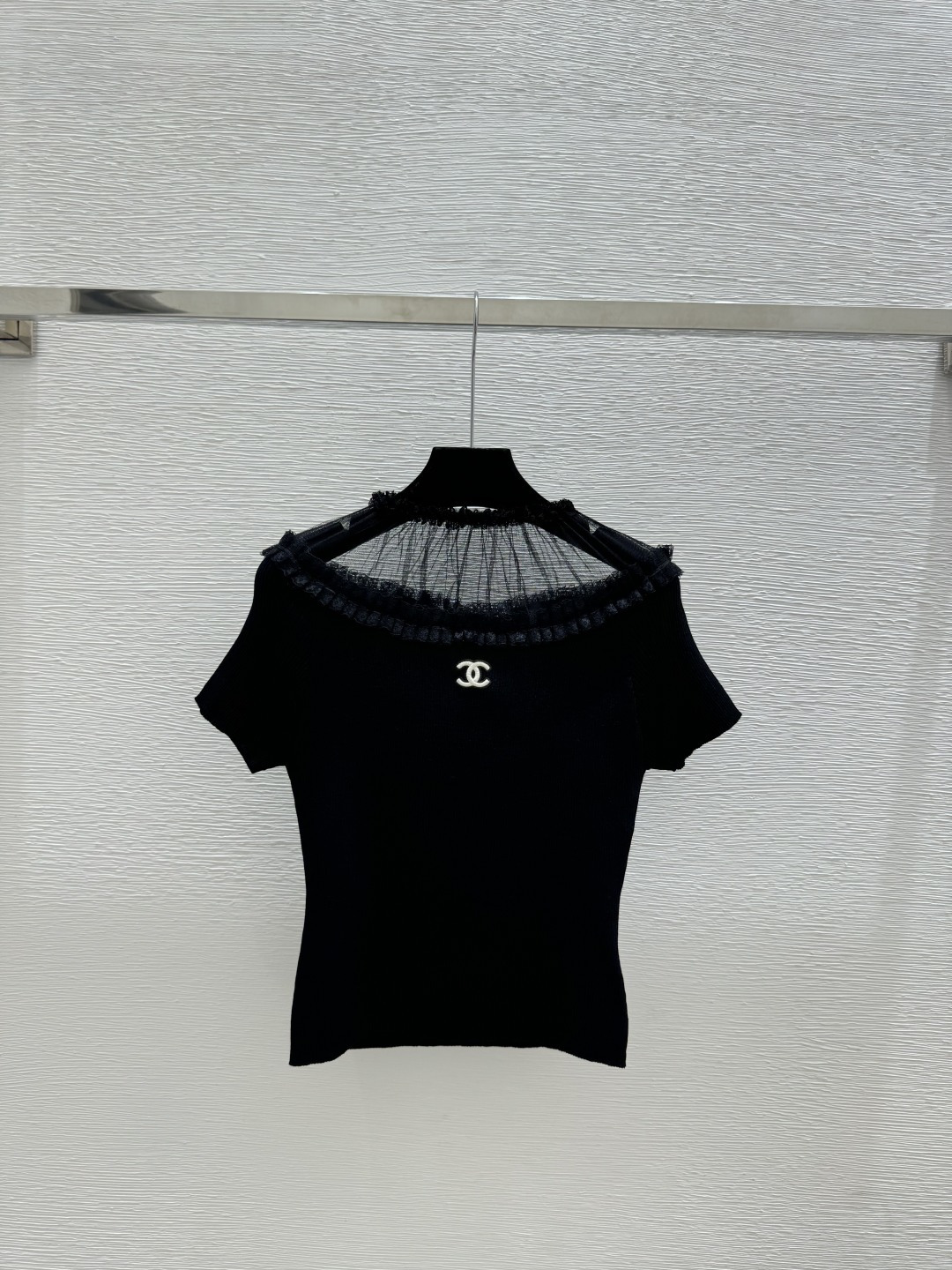 🆕CH家🆕 春夏新款 纯色蕾丝花边圆领针织短袖颜色：杏色 黑色尺码：36.38.40