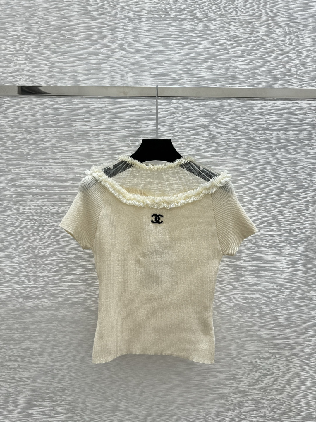 🆕CH家🆕 春夏新款 纯色蕾丝花边圆领针织短袖颜色：杏色 黑色尺码：36.38.40