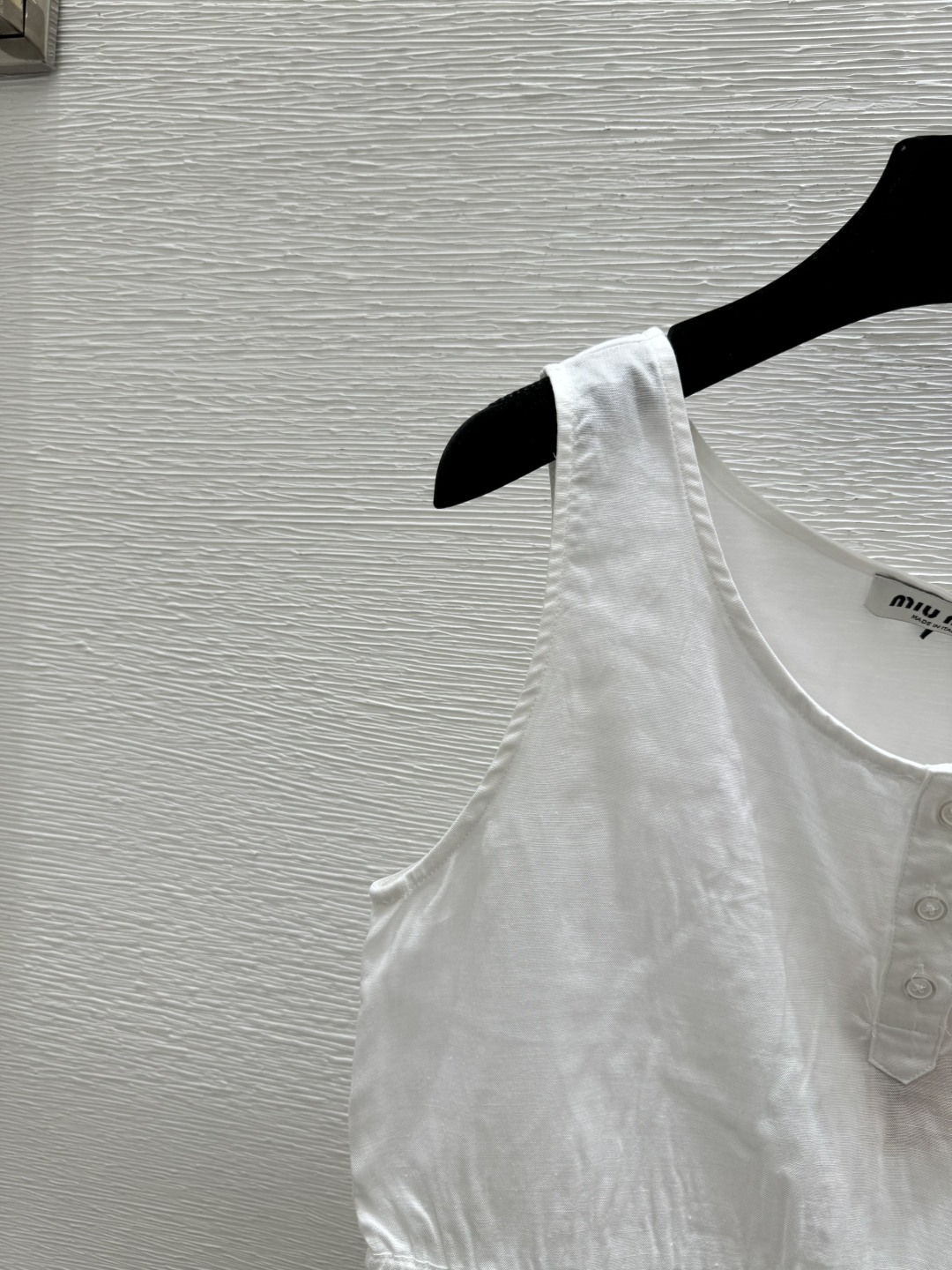 🆕M家🆕 春夏新款 纯色简约圆领背心颜色：白色尺码：36.38.40