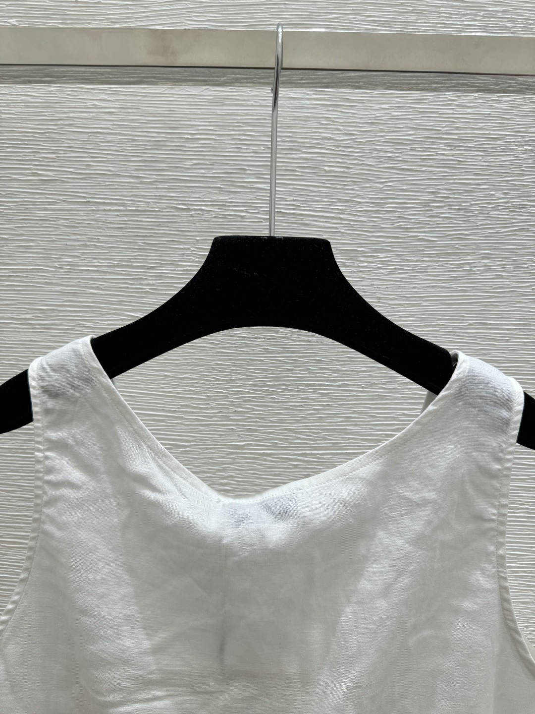 🆕M家🆕 春夏新款 纯色简约圆领背心颜色：白色尺码：36.38.40