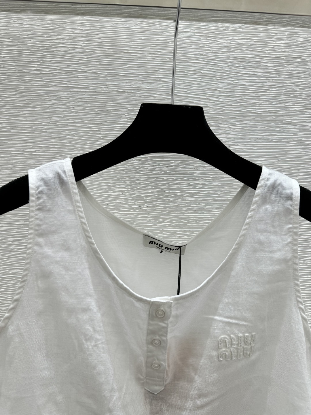 🆕M家🆕 春夏新款 纯色简约圆领背心颜色：白色尺码：36.38.40