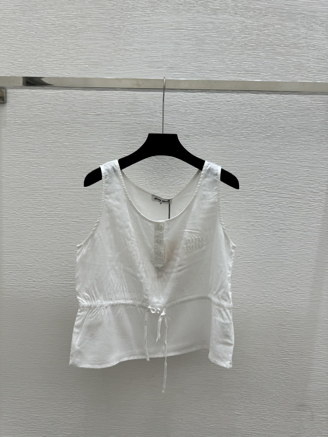 🆕M家🆕 春夏新款 纯色简约圆领背心颜色：白色尺码：36.38.40