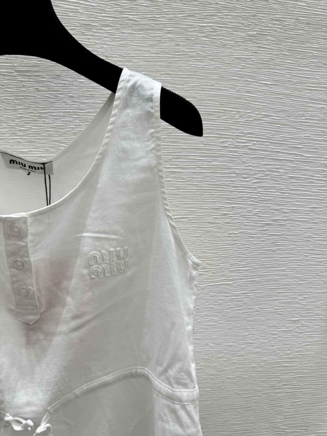🆕M家🆕 春夏新款 纯色简约圆领背心颜色：白色尺码：36.38.40